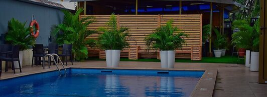 OAK HAVENS  HOTEL