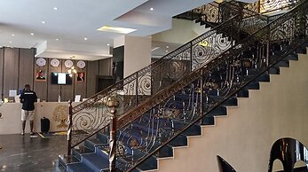 OAK HAVENS  HOTEL