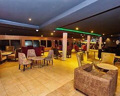 OAK HAVENS  HOTEL