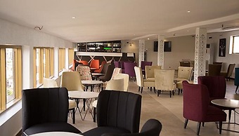 OAK HAVENS  HOTEL