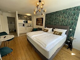 Deluxe Studio La Gatita Amable