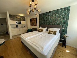 Deluxe Studio La Gatita Amable