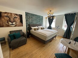 Deluxe Studio La Gatita Amable