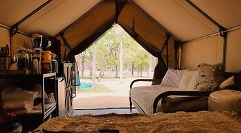 10 Blue River Camp - Glamping Cabin