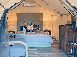 10 Blue River Camp - Glamping Cabin