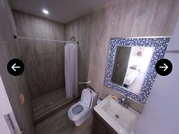 Aw Hotel Holidays Palace