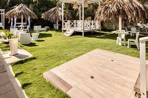 Aw Hotel Holidays Palace