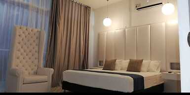 Aw Hotel Holidays Palace