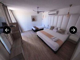 Aw Hotel Holidays Palace