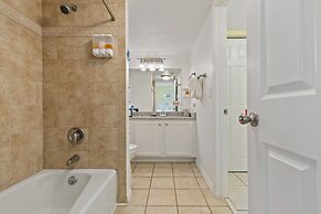 Tropical Suites at Sunglow Resort