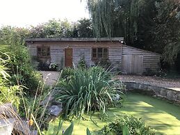 Cosy South Gloucestershire Cabin Retreat
