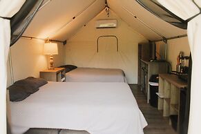 Son's Blue River Camp Glamping Cabin L