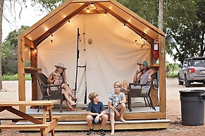 Son's Blue River Camp Glamping Cabin M