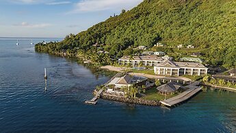 Cook's Bay Hotel and Suites