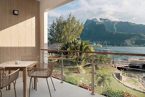 Cook's Bay Hotel and Suites