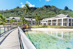 Cook's Bay Hotel and Suites