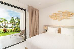 Cook's Bay Hotel and Suites