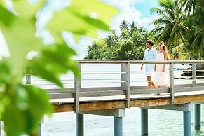 Cook's Bay Hotel and Suites