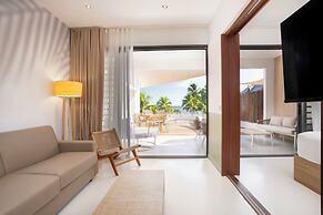 Cook's Bay Hotel and Suites