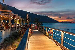 Cook's Bay Hotel and Suites
