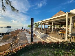 Cook's Bay Hotel and Suites