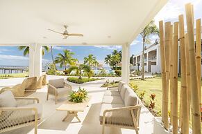 Cook's Bay Hotel and Suites