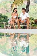 Cook's Bay Hotel and Suites