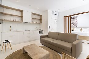 Cook's Bay Hotel and Suites