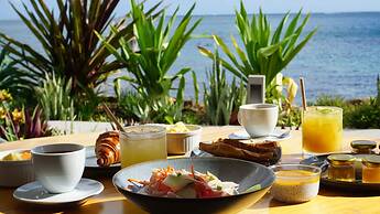 Cook's Bay Hotel and Suites