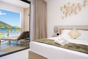 Cook's Bay Hotel and Suites