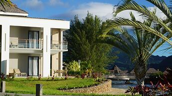 Cook's Bay Hotel and Suites