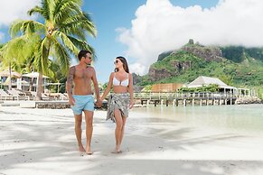 Cook's Bay Hotel and Suites