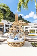 Cook's Bay Hotel and Suites