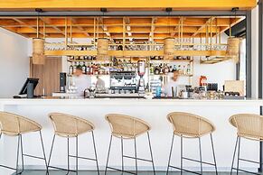 Cook's Bay Hotel and Suites