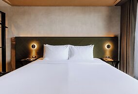 The Funny Lion El Nido