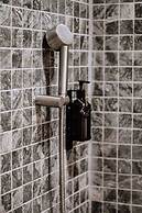 The Funny Lion El Nido