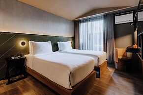 The Funny Lion El Nido