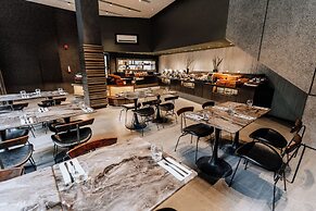 The Funny Lion El Nido