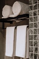 The Funny Lion El Nido