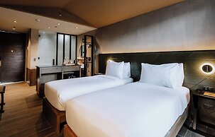 The Funny Lion El Nido