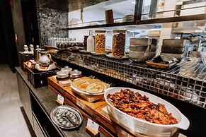 The Funny Lion El Nido