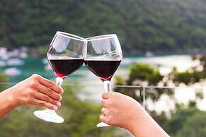 The Funny Lion El Nido