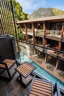 The Funny Lion El Nido