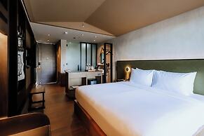 The Funny Lion El Nido