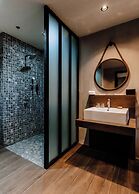 The Funny Lion El Nido