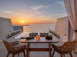 Santo Mine Oia Suites
