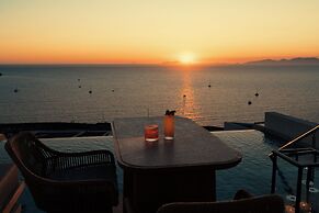 Santo Mine Oia Suites