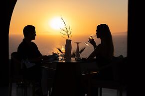 Santo Mine Oia Suites