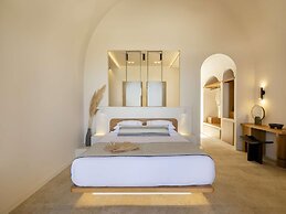 Santo Mine Oia Suites