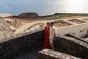 Santo Mine Oia Suites